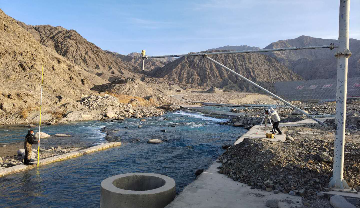 2月21日米兰河、塔什萨依河野外测绘和大断面测量